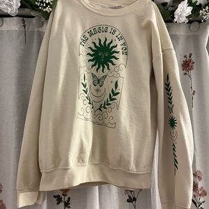 Pacsun crewneck with fun sleeve detailing!